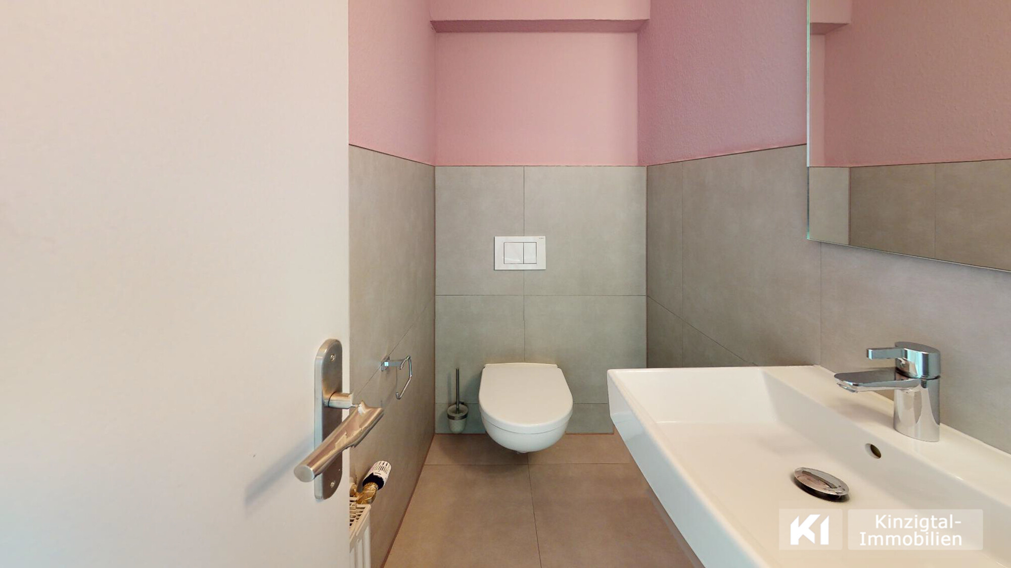 ... das Gäste-WC im OG