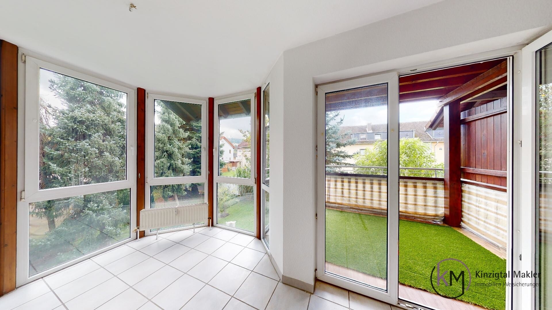 ... mit Erker u. Balkon