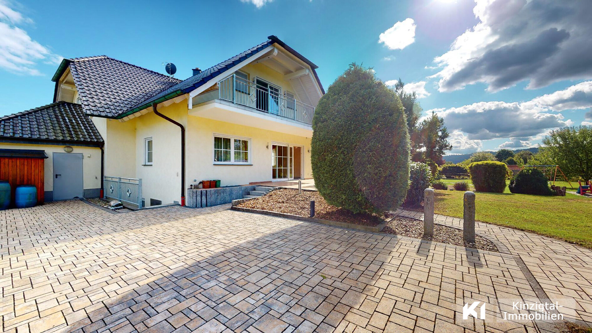 ...Hinteransicht der Liegenschaft