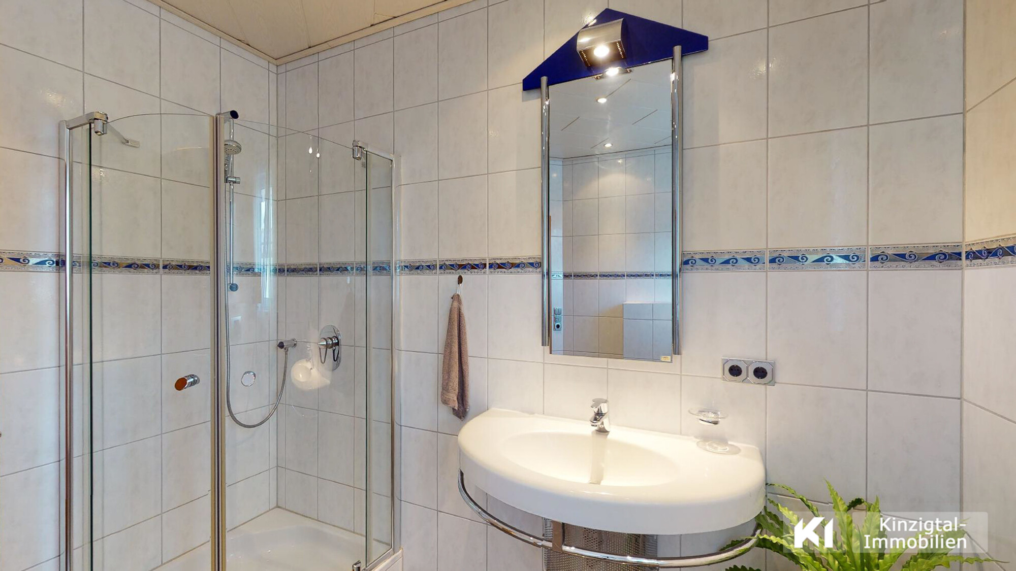 ...mit Glaseckdusche