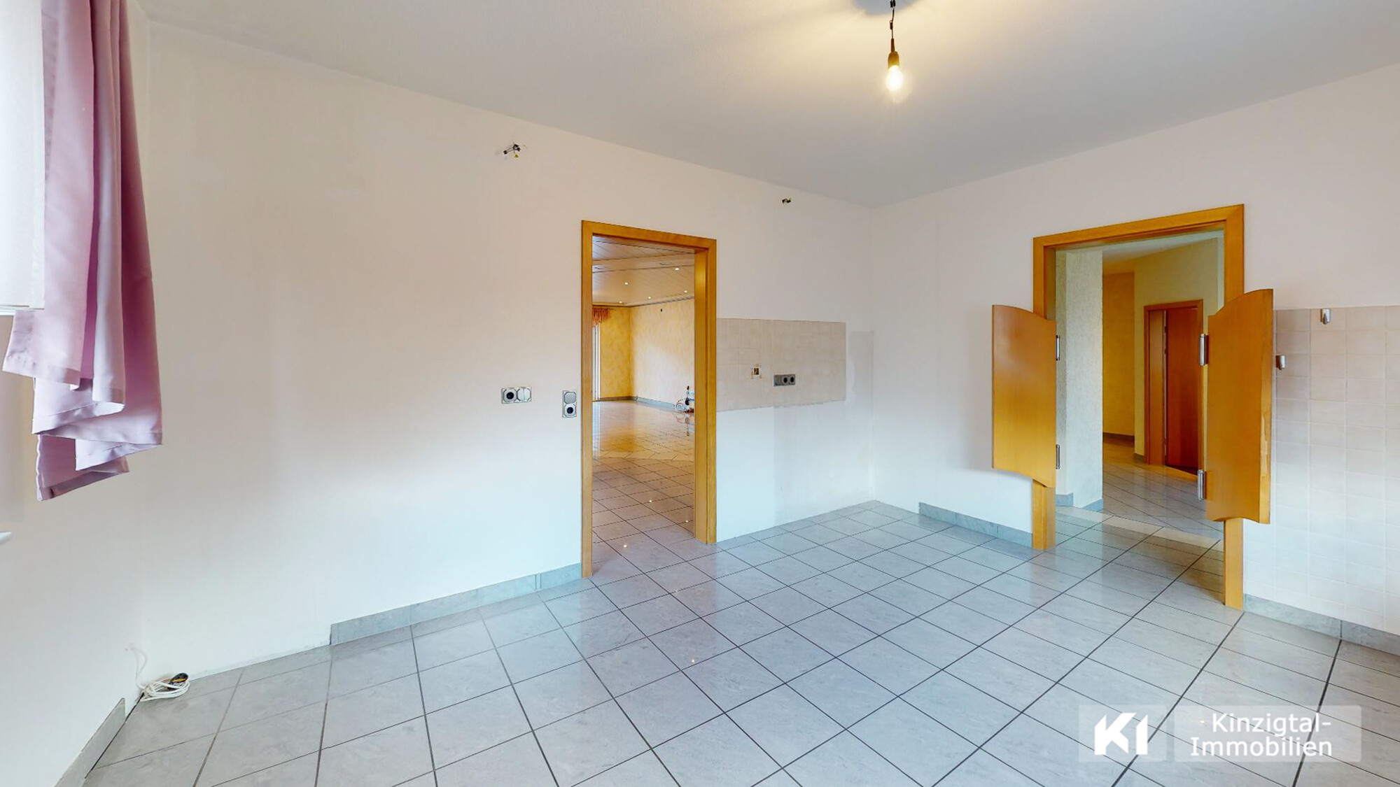 ...Durchgang zum Ess- und Flurbereich