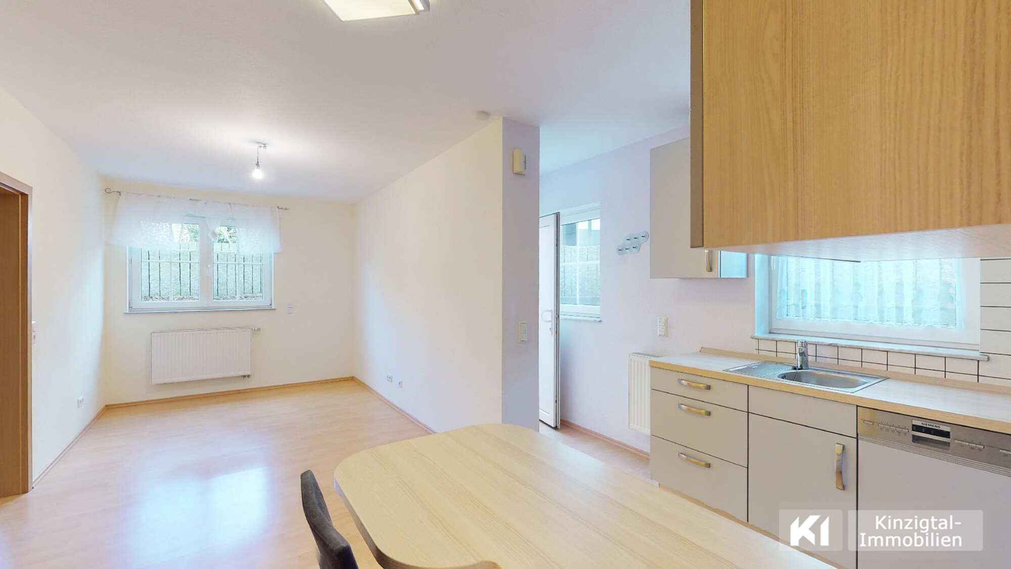 ...offener Wohn-und Essbereich