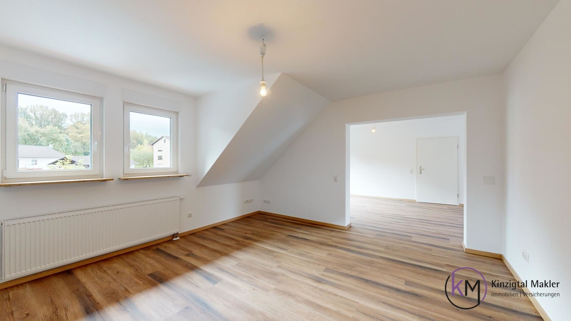 ... mit schönem Vinyl-Boden in Holzoptik 