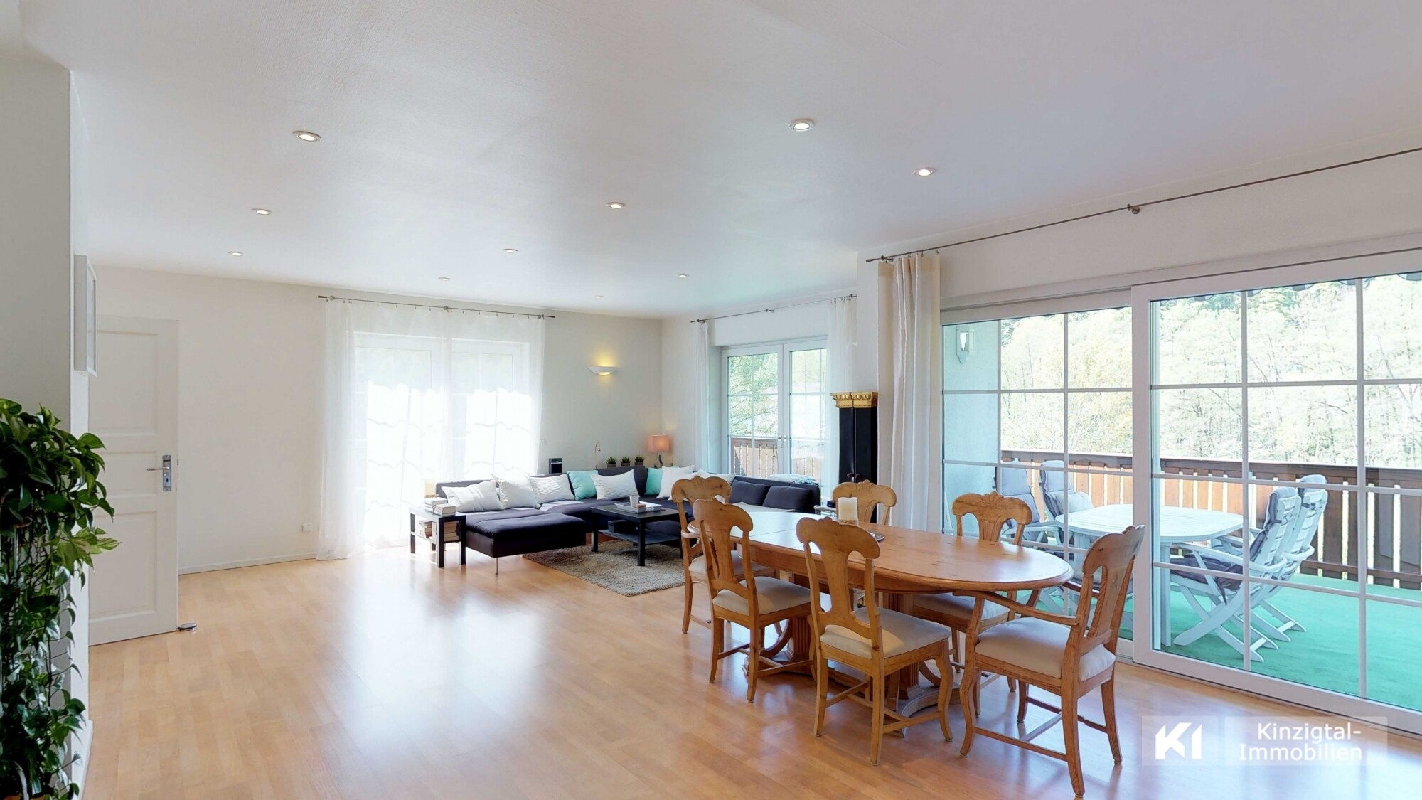 ... der große Wohn- und Essbereich