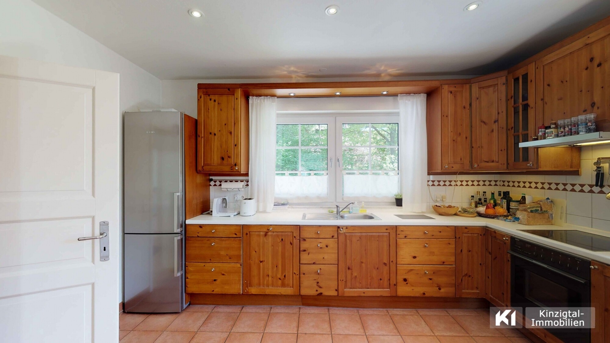 ... Küche mit E-Geräten