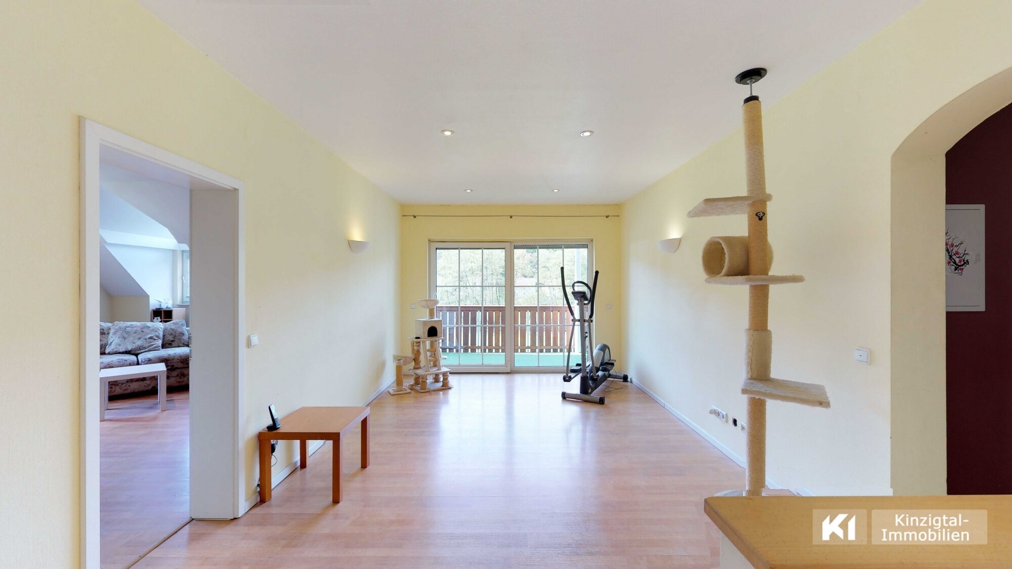 ... hell & freundlicher Galeriebereich im Obergeschoss