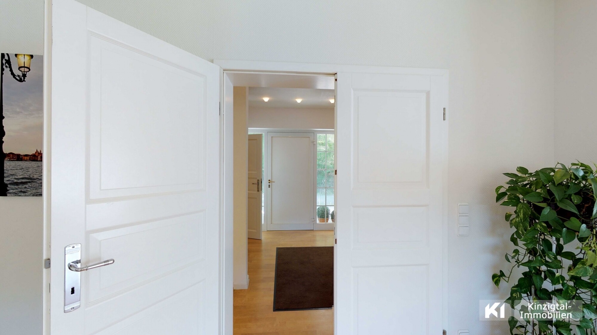 ... Doppeltür im Weißlack