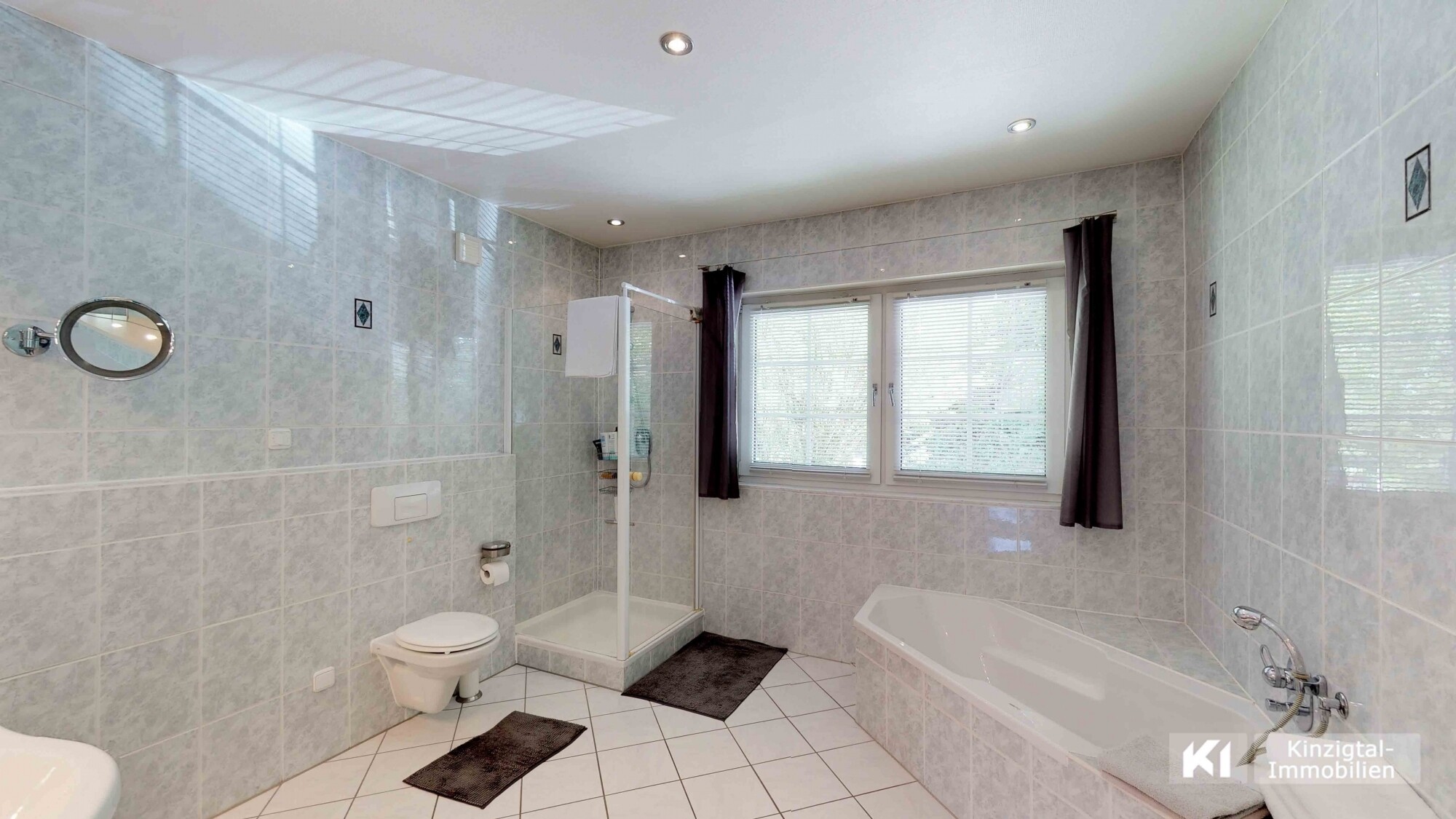 ... Badezimmer im Erdgeschoss