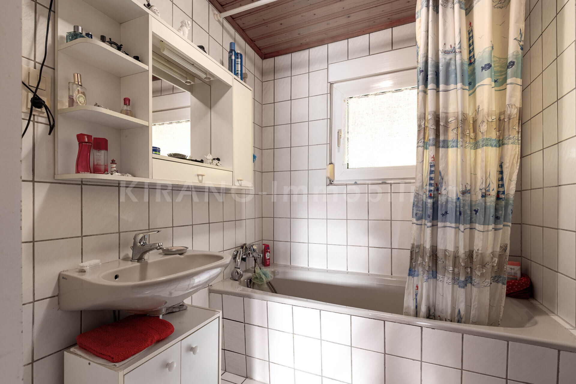 1. OG Bad mit Badewanne