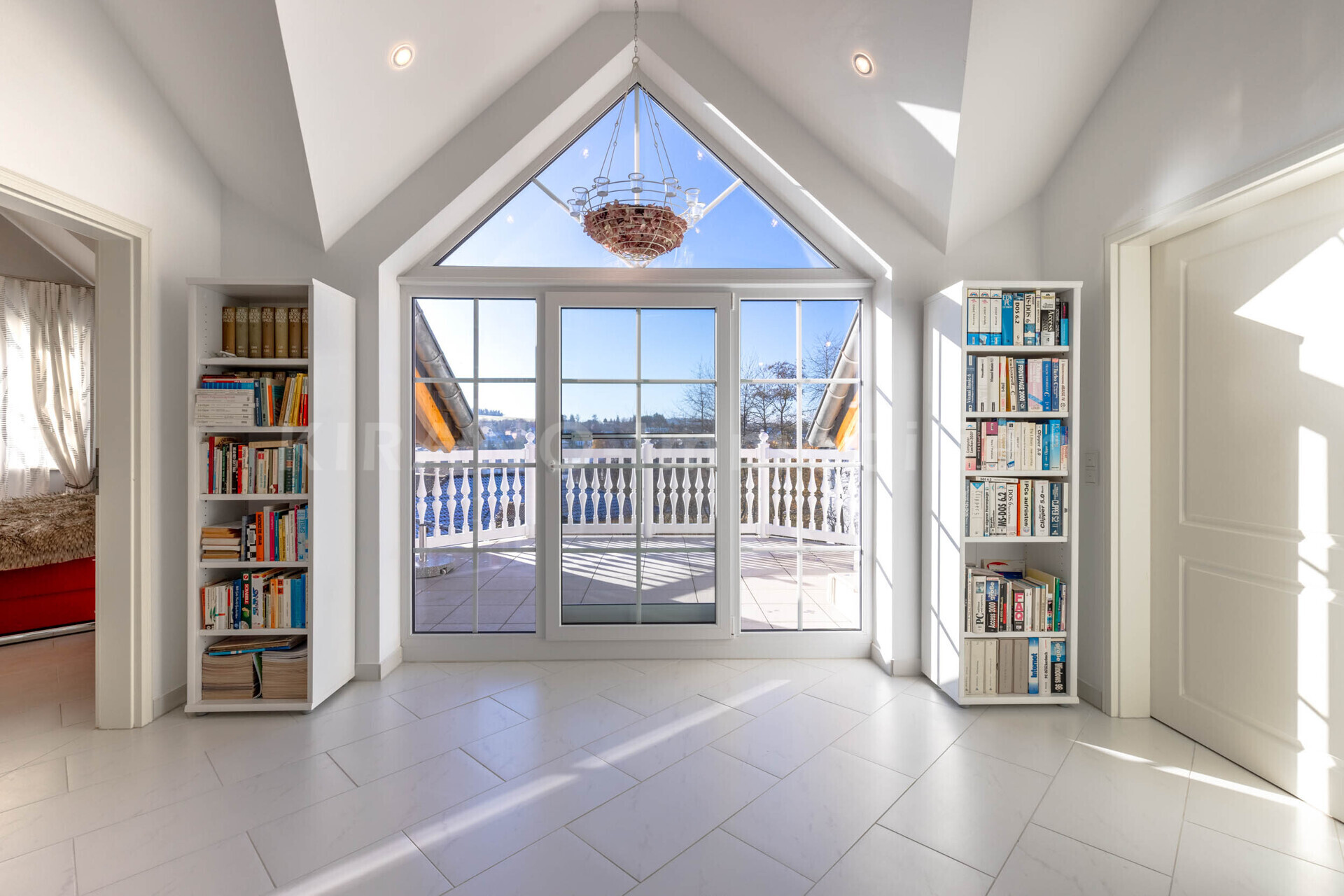 OG - Flur mit Balkon