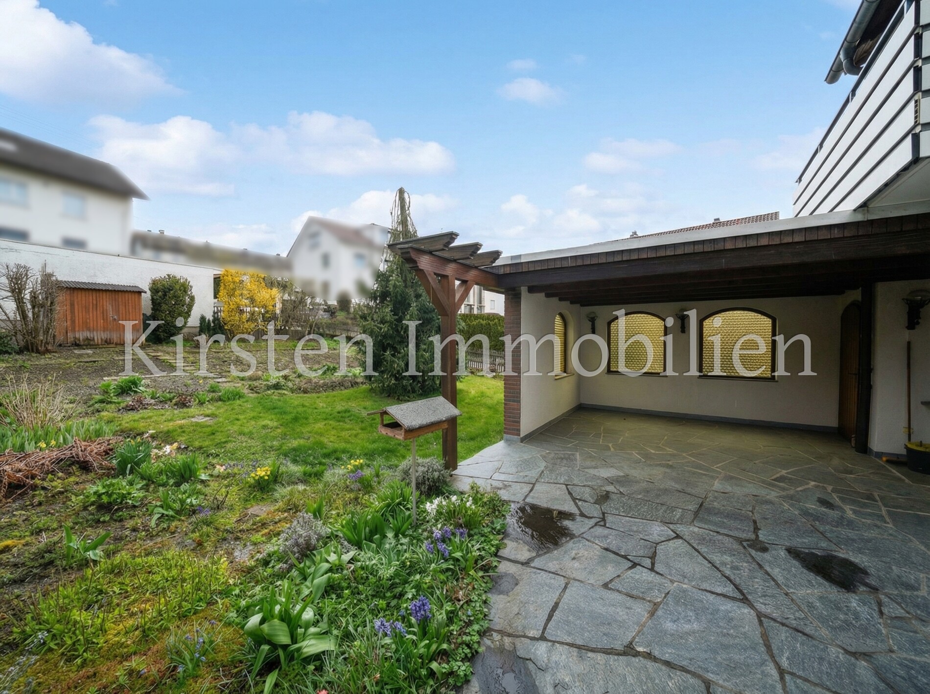 Übderdachte-Terrasse