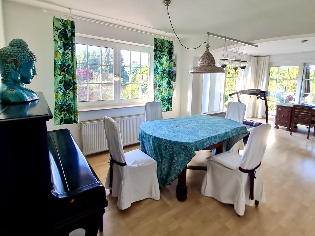 großzügiger Essbereich