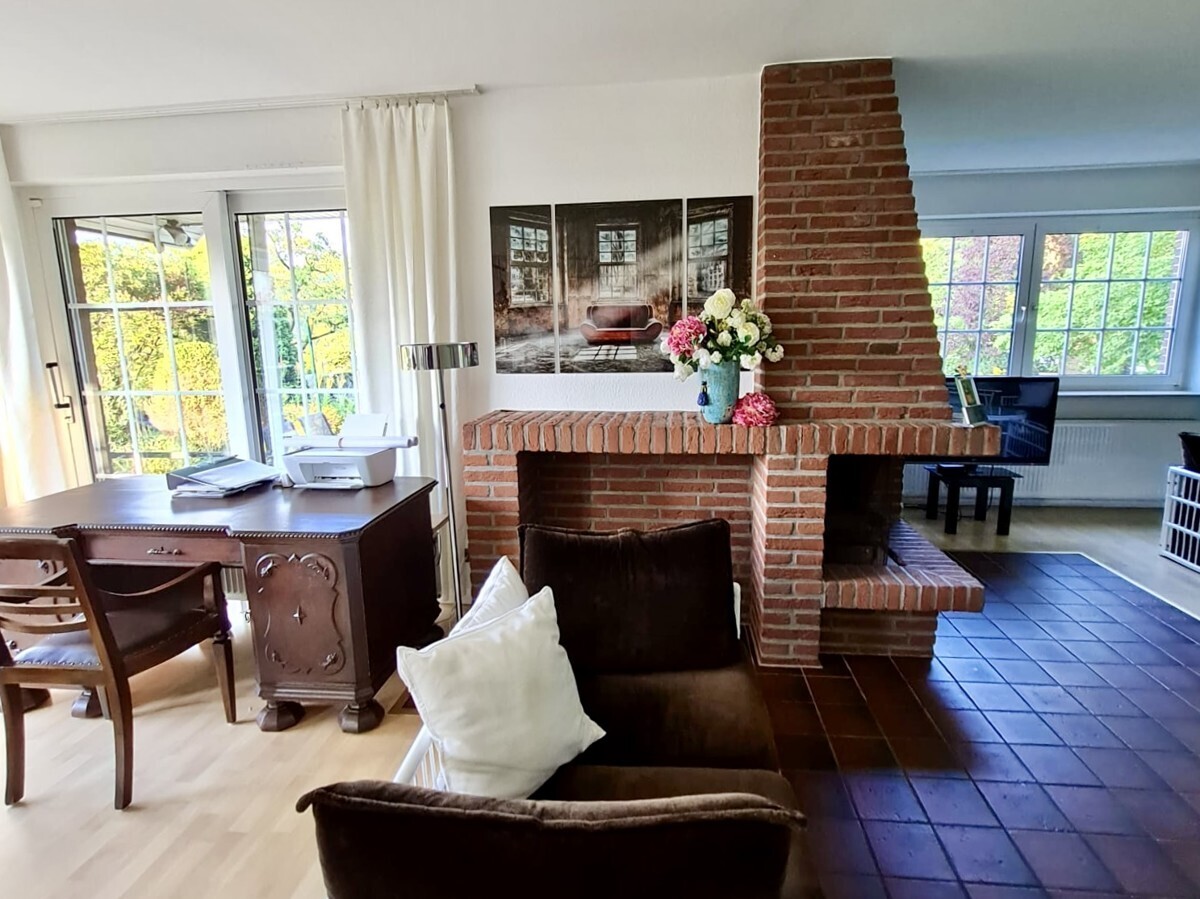 Wohnzimmer mit Kamin