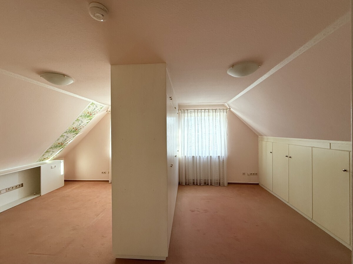 großzügiges SZ mit Ankleide oder Kinderzimmer 1+ 2