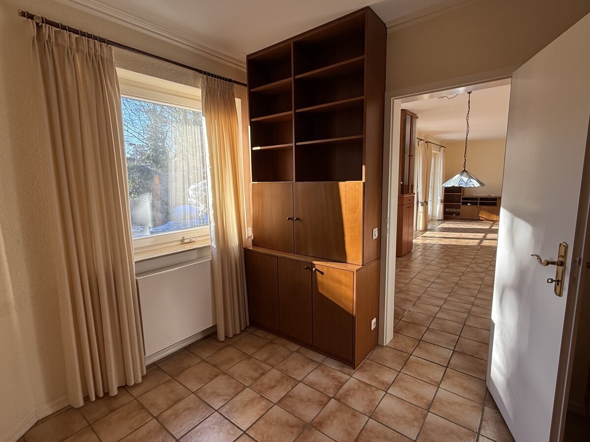 kleines Arbeitszimmer EG
