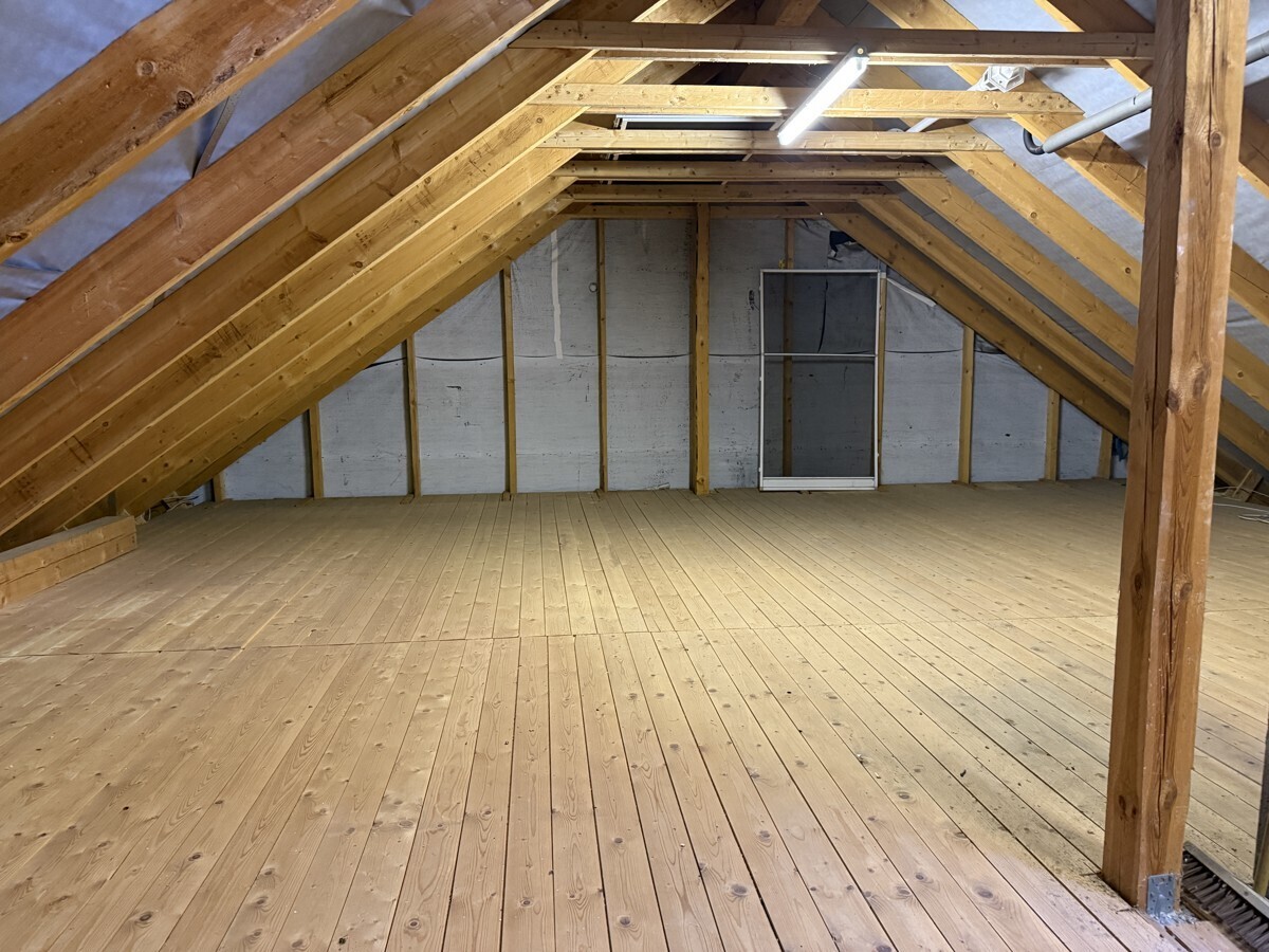 Viel Platz auf dem Dachboden