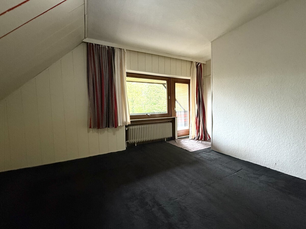 Schlafzimmer OG mit Zugang zur Loggia...