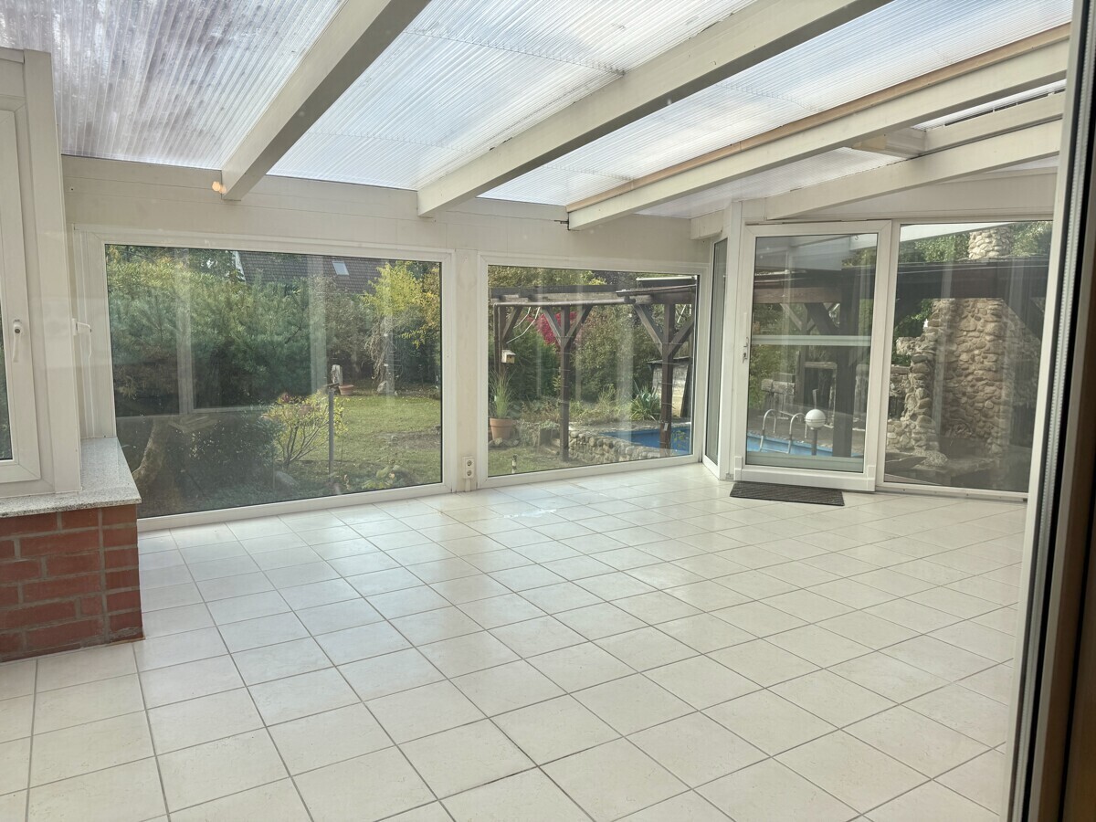 großzügiger Wintergarten