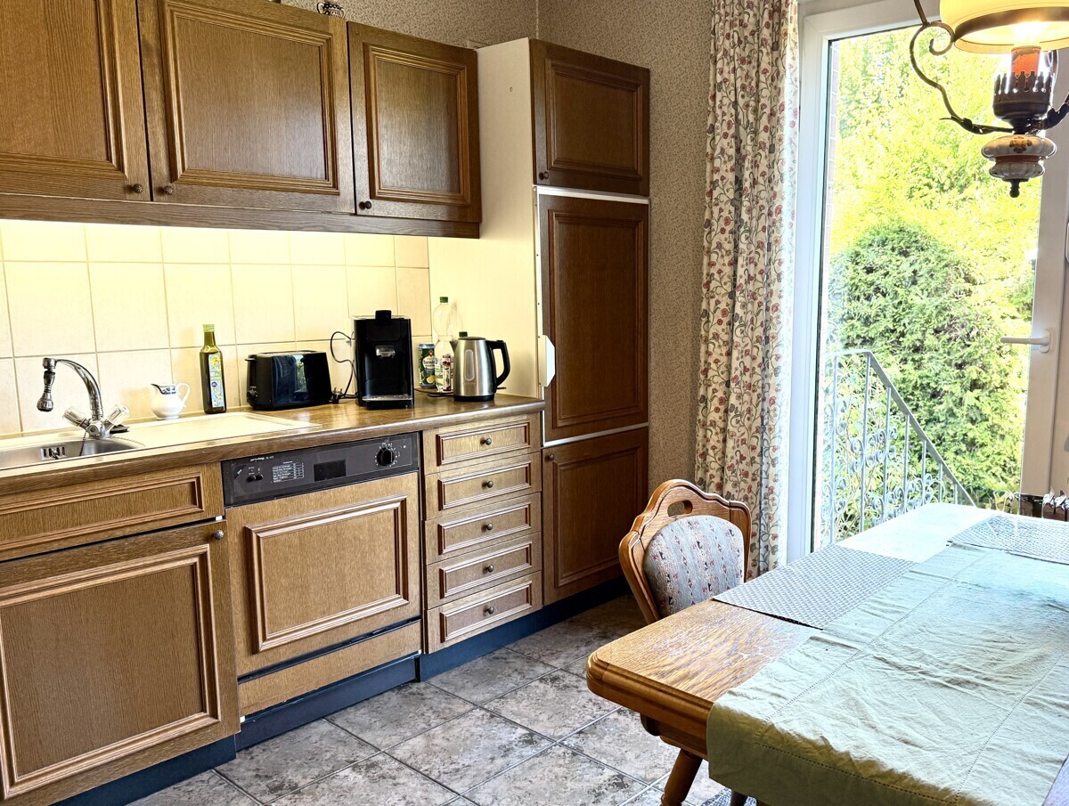 Küche mit direktem Gartenzugang