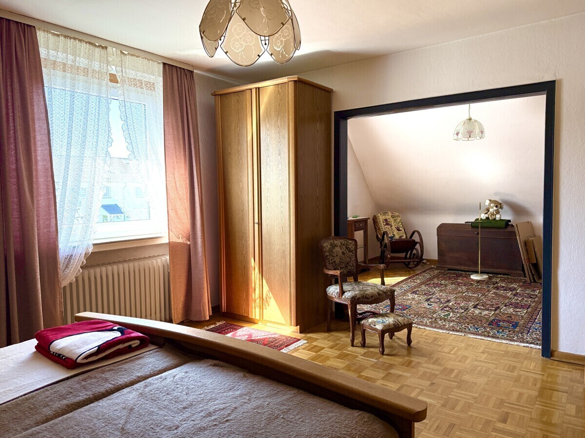 Schlafzimmer OG mit Ankleide