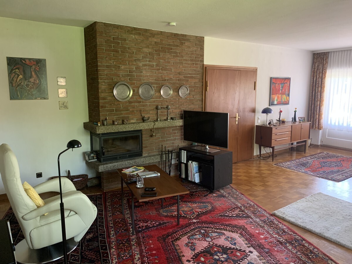 Wohnzimmer_Ansicht_Kamin