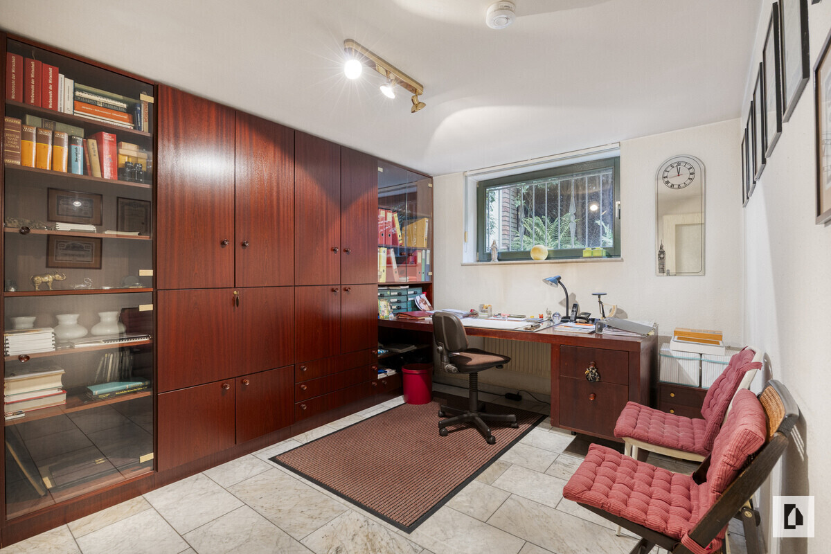 Arbeitszimmer 1 UG
