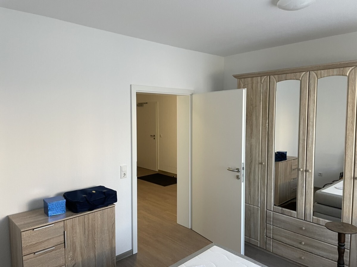 Schlafzimmer Blick zum Flur