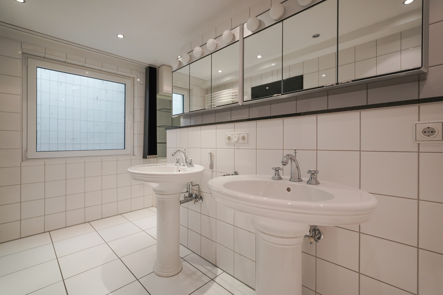 Großes Badezimmer UG