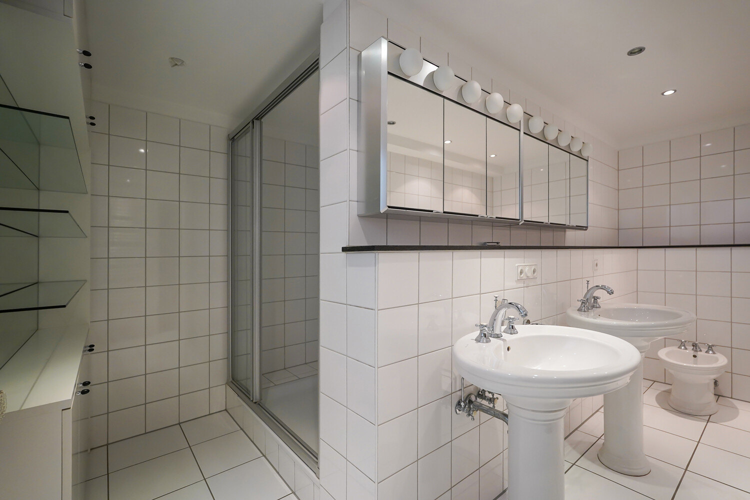 Großes Badezimmer UG