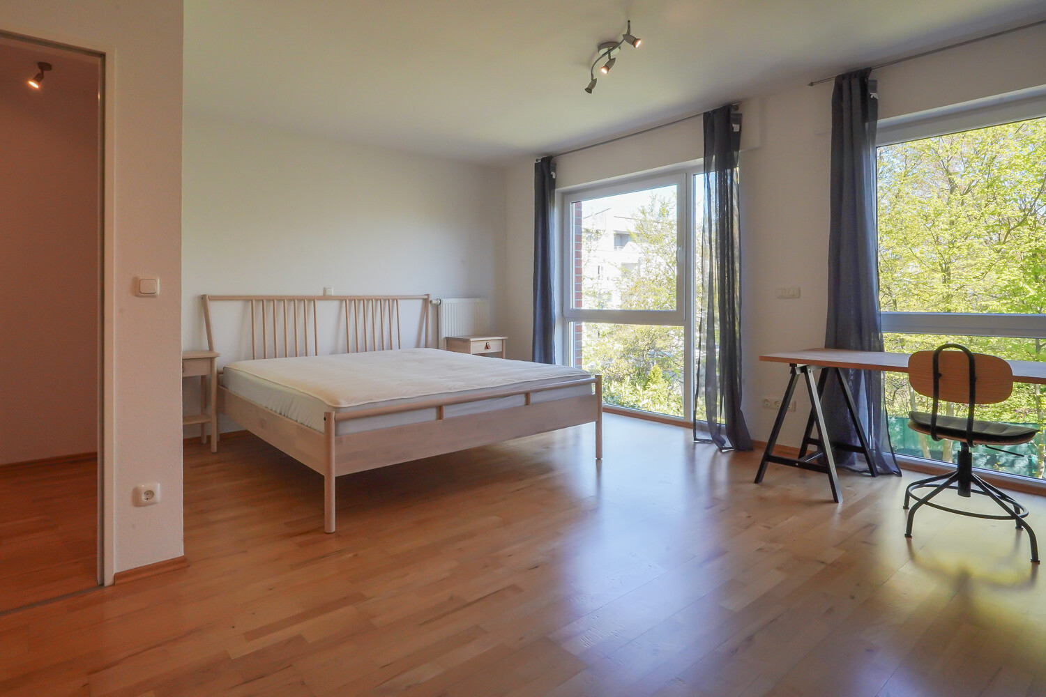 Schlafzimmer 1