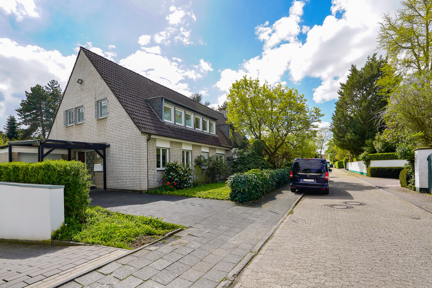 Hausansicht von der Straße