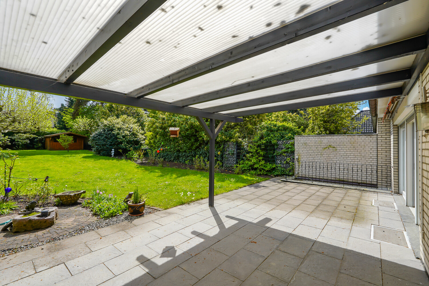 überdachte Terrasse