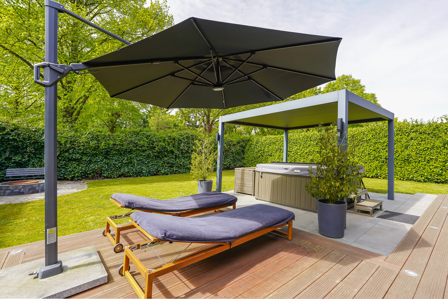 Terrasse mit Whirlpool 