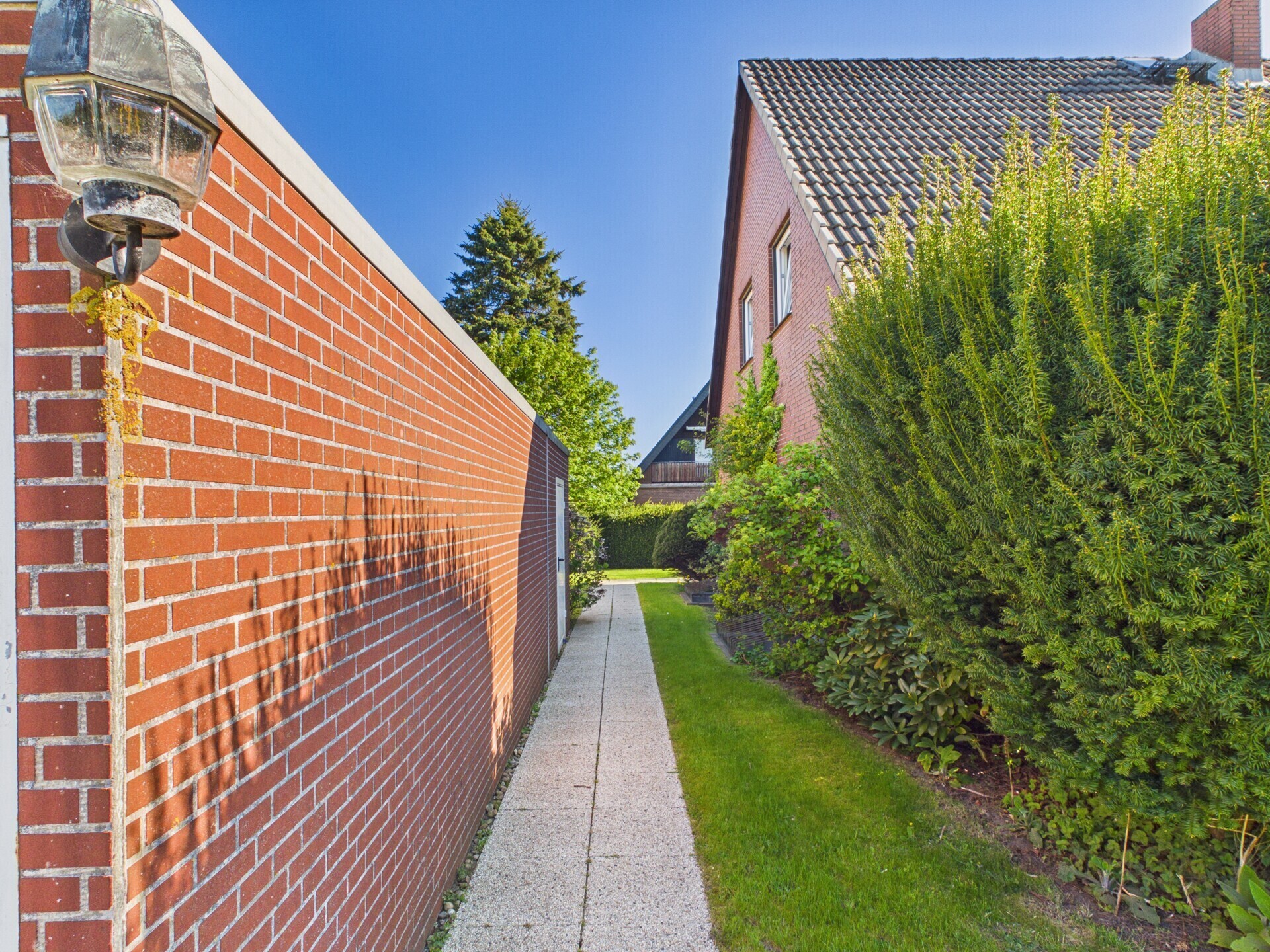 Weg zum Eingang