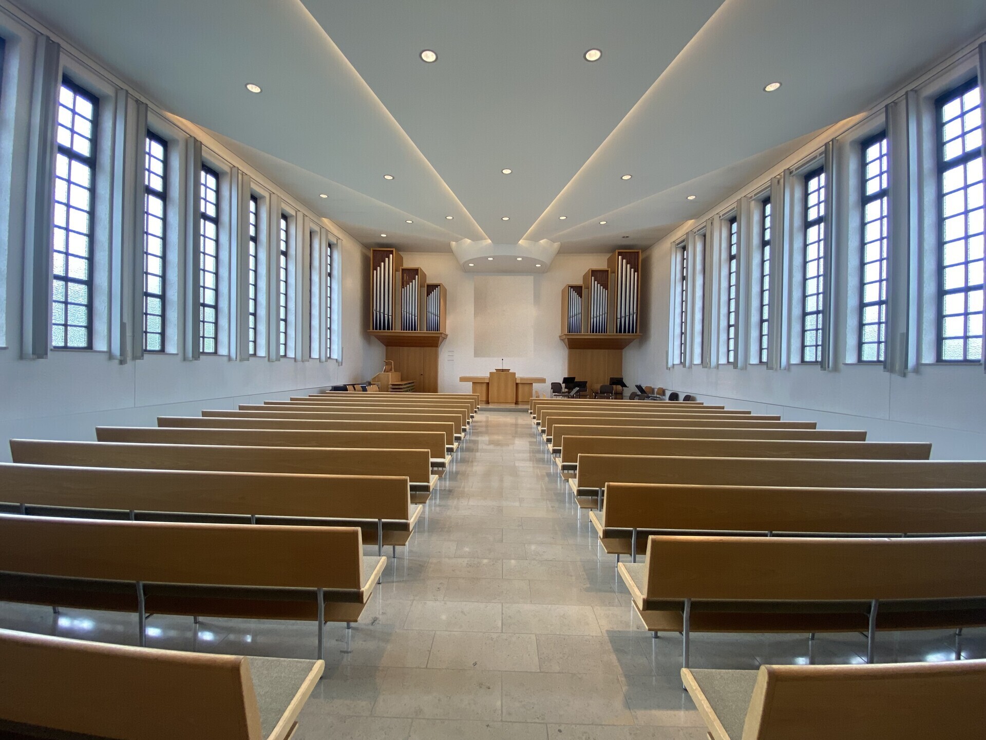 Kirchensaal Bild 1