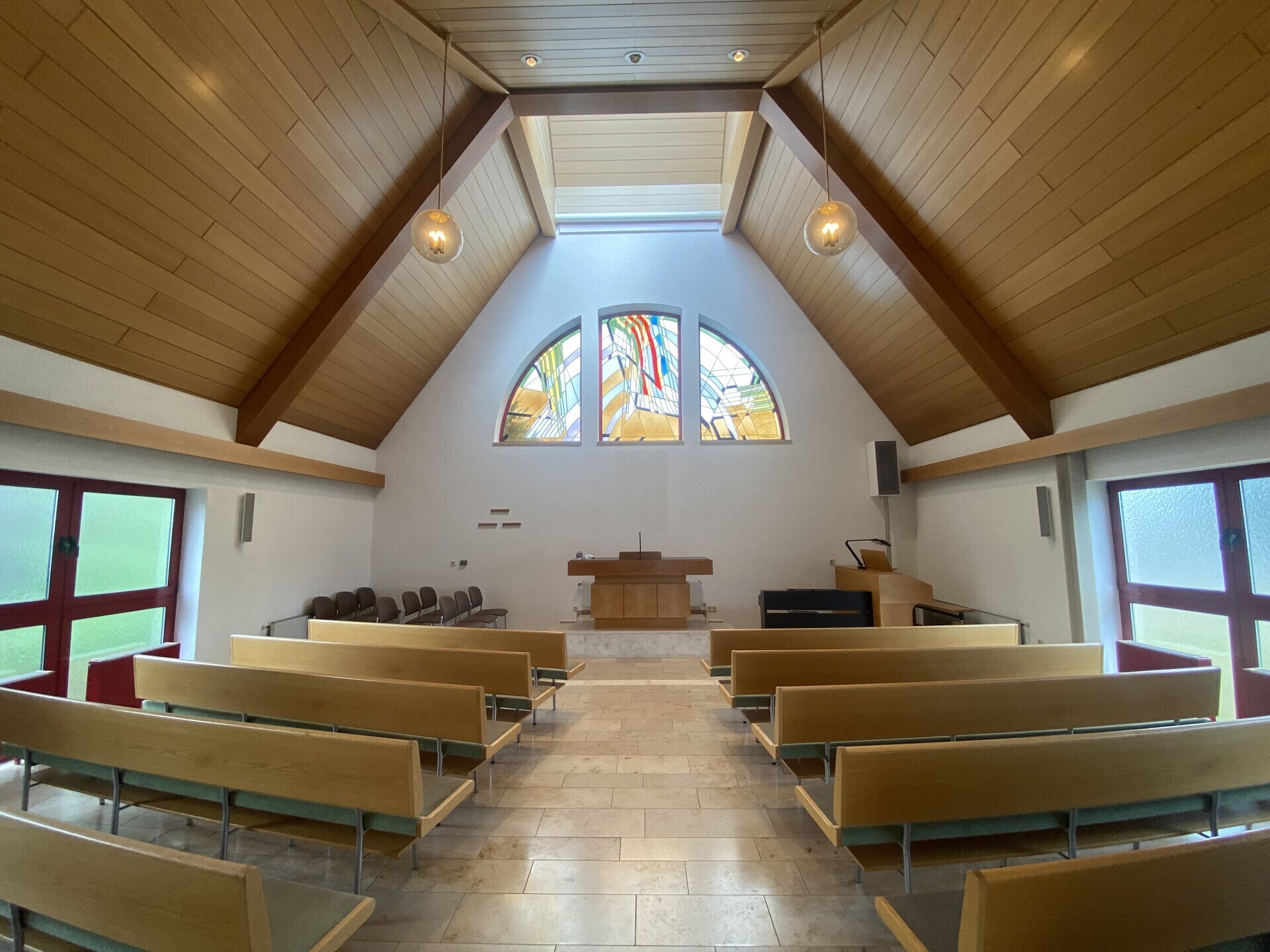 Kirchensaal Bild 1
