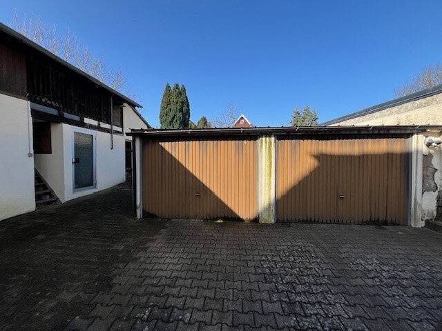 Garage und Hof