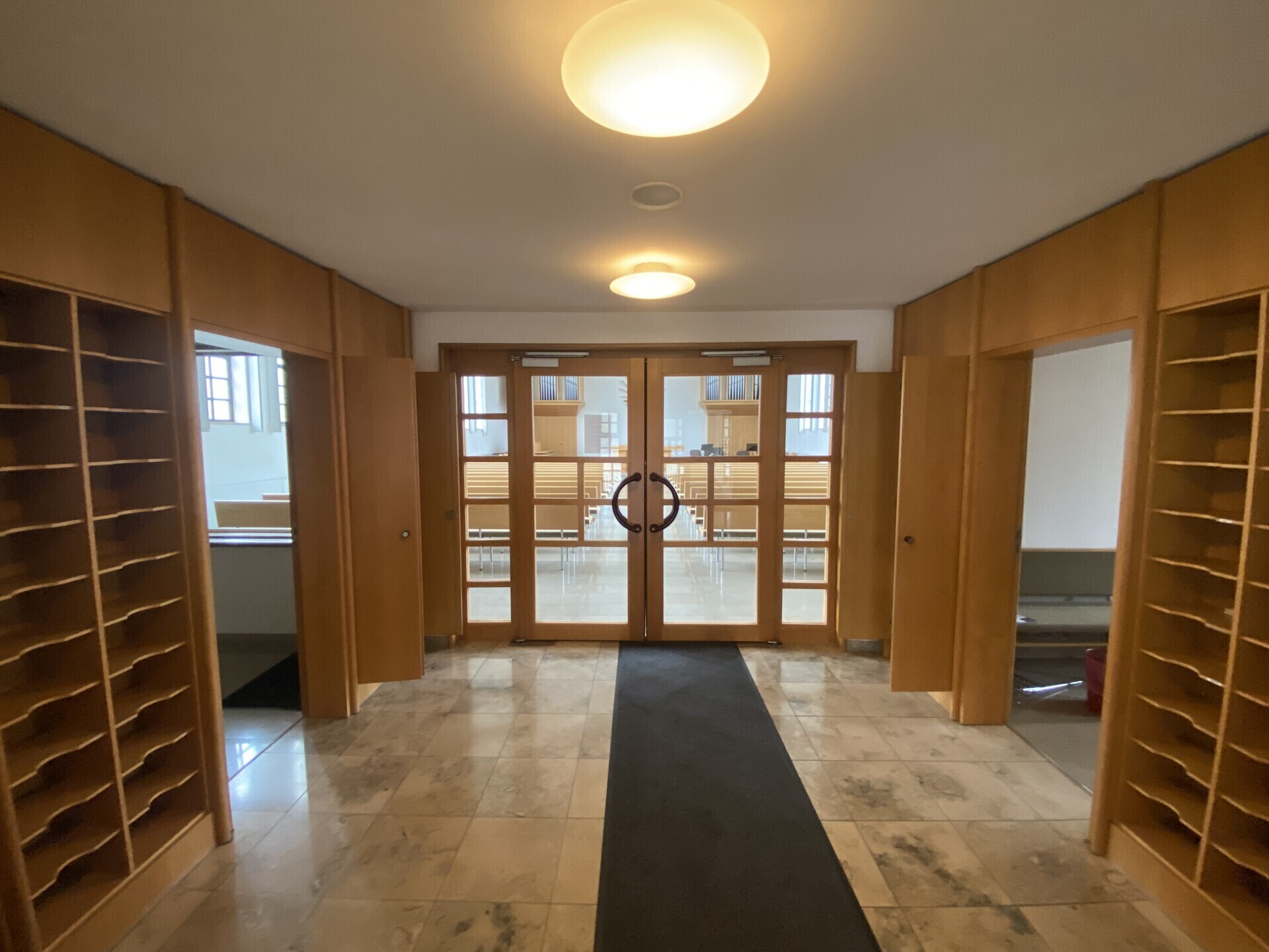 Eingang Kirchensaal