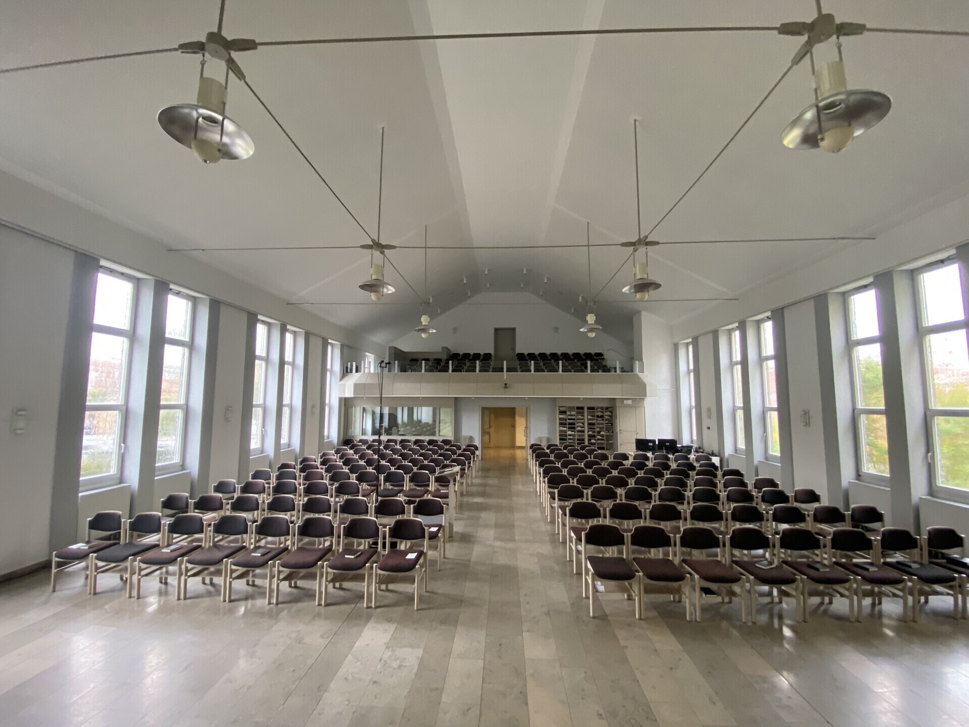 Kirchensaal Bild 1