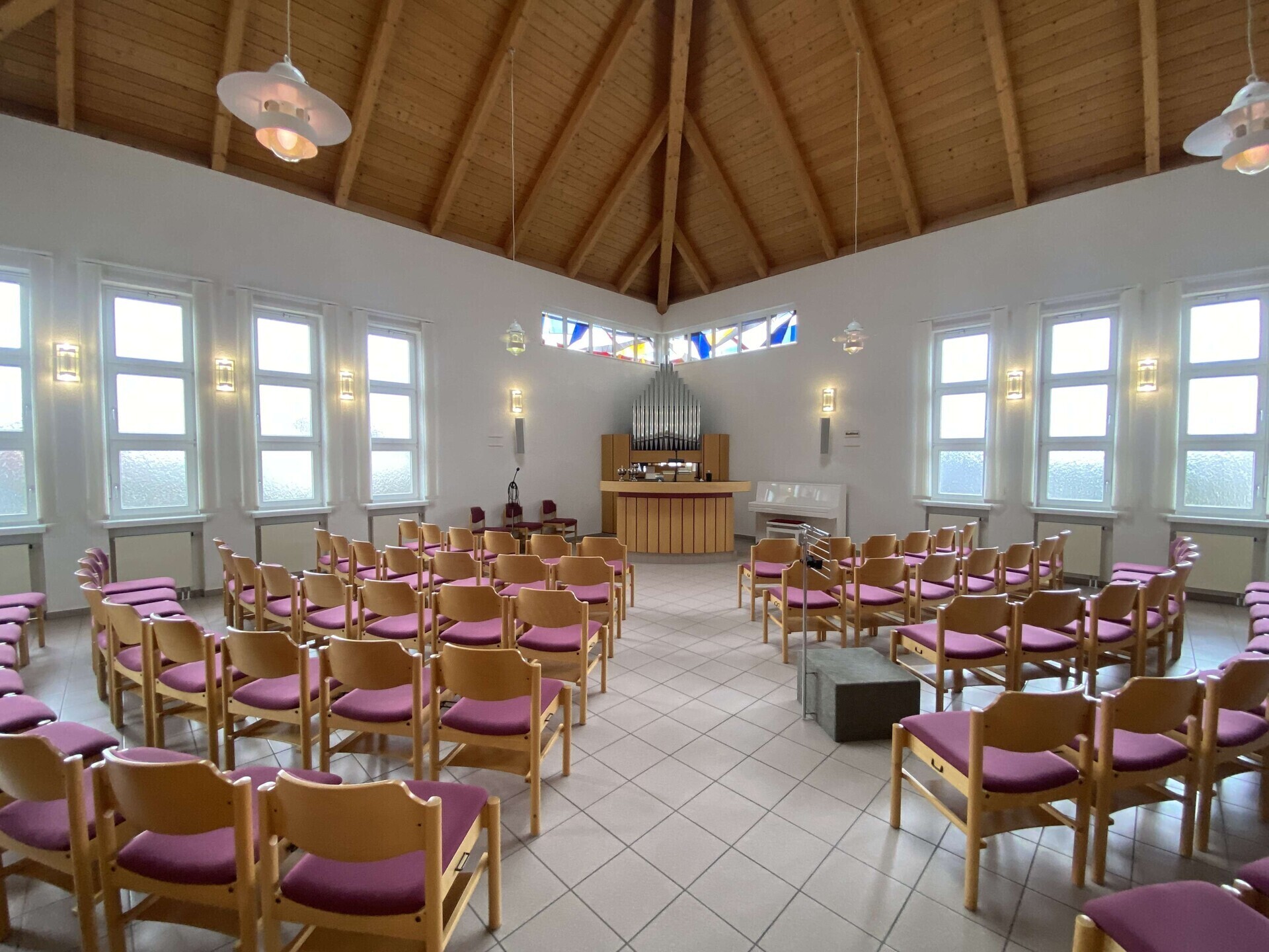 Kirchensaal Bild 1