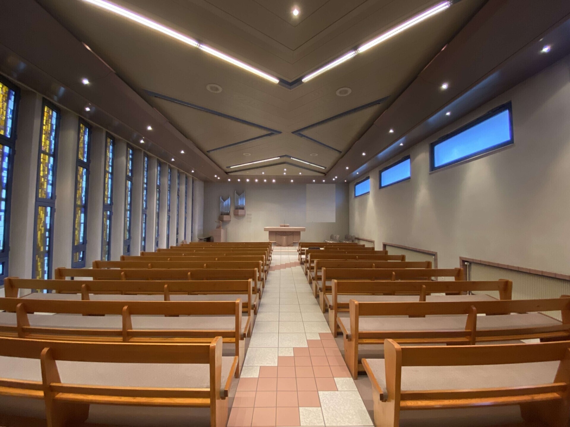 Kirchensaal Bild 1