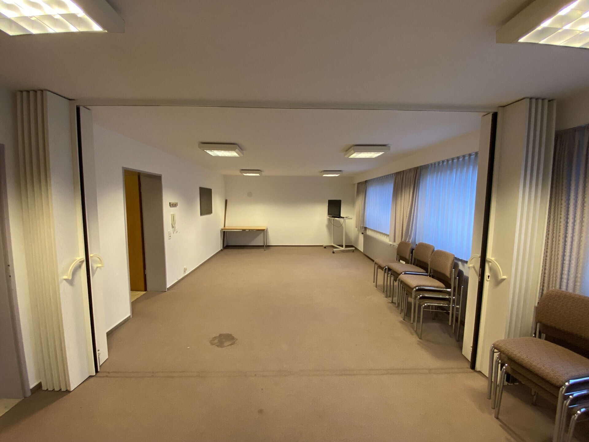 Kleiner Saal mit Trennwand