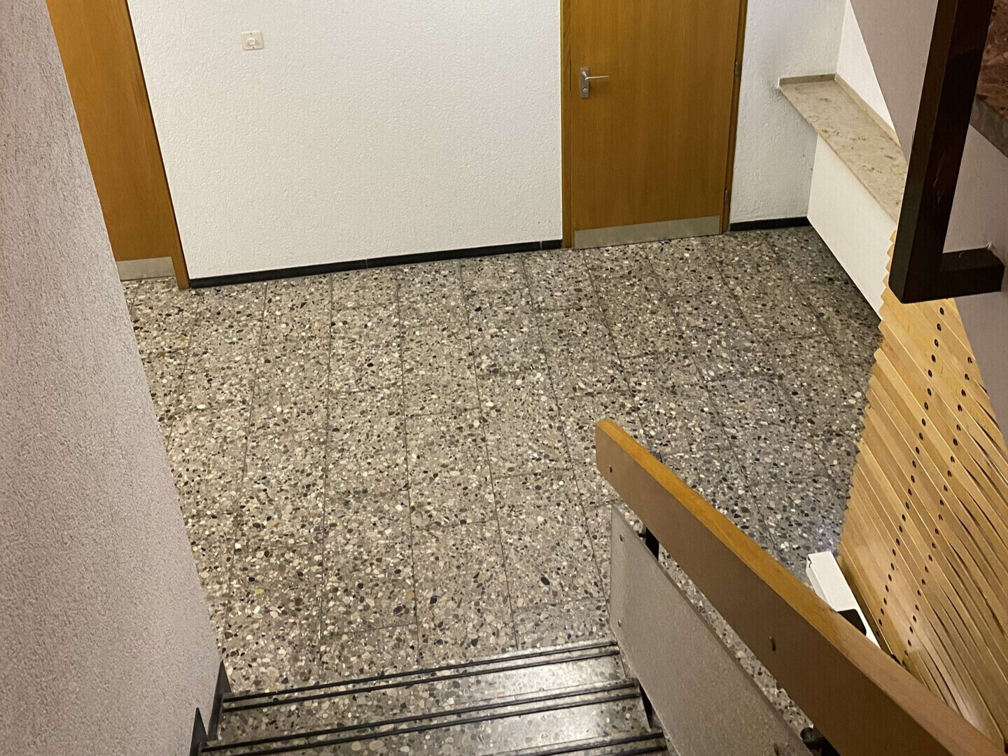Treppe ins Untergeschoss