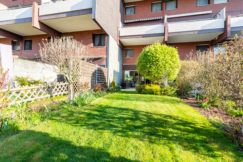 Südlich ausgerichteter Garten mit viel Sonnenlicht – der perfekte Ort für entspannte Tage im Freien.