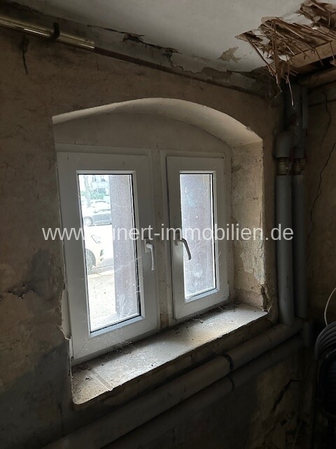 Ausbaufähige ehemalige Souterrain-Wohnung