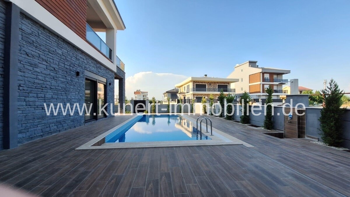 Villa und Pool