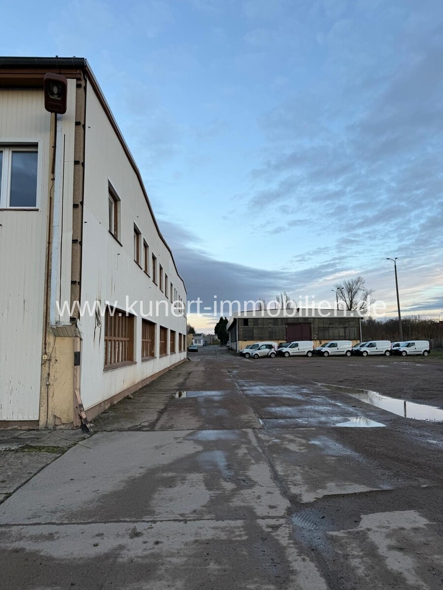 Halle, Außenansicht