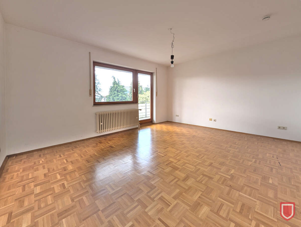 Schlafzimmer mit Balkonausgang