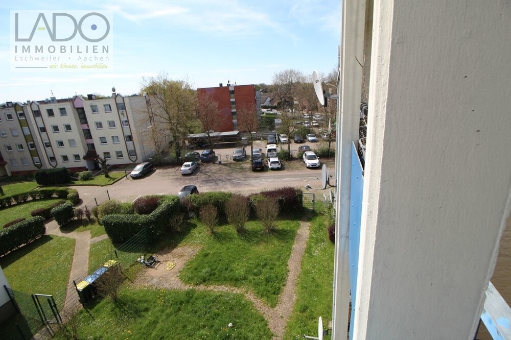 Blick auf Garten und Stellplätze Rückseite