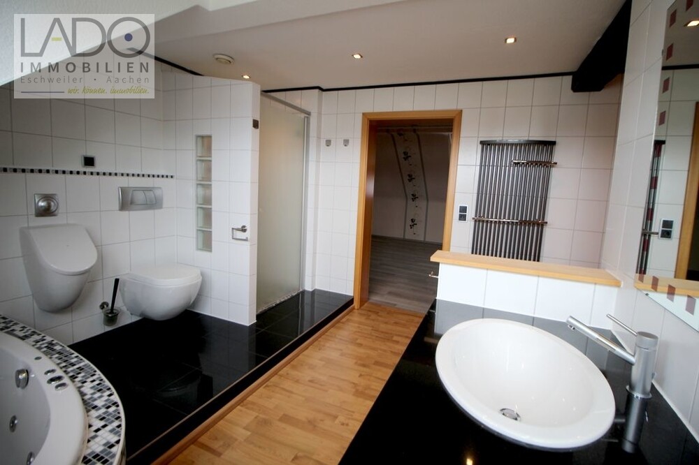 2.OG Badezimmer Bild 2